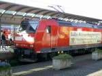 ein Personenzug nach Basel wartet in Freiburg HBF