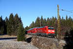 146 109 vor dem RB 17267 nach Seebrugg bei Hinterzarten, 30.12.2016.