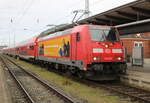 146 281  Meine Ziele  mit RE 4308 von Rostock Hbf nach Hamburg Hbf kurz vor der Ausfahrt im Rostocker Hbf.31.12.2023 