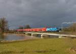 146 246 mit RE 4070 am 12.01.2015 auf der Isarbrücke bei Plattling.