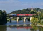 146 247 mit einem RE am 12.09.2015 auf der Vilsbrücke bei Vilshofen.