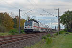 Im letzten Abendlicht des 22.10.23 passiert 147 570 mit dem IC 1934 nach Emden Greppin Richtung Dessau.