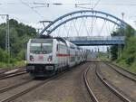 147 563 schiebt IC 2321 Norddeich=Mole - Frankfurt durch Salzbergen, 13.07.2024.