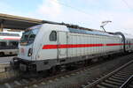 DB 147 587 mit dem IC 2066 von Leipzig Hbf nach Karlsruhe Hbf, am 11.10.2024 beim Halt in Naumburg (S) Hbf.