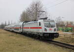 147 589 mit IC 2238(Leipzig-Warnemünde)am 08.02.2025 in Rostock-Lichtenhagen.