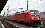 DB Regio AG - Region Nordost, Fahrzeugnutzer: Regionalbereich Berlin/Brandenburg, Potsdam mit ihrer  147 007  [NVR-Nummer: 91 80 6147 007-9 D-DB]
 und der RB24 nach Schönefeld b. Berlin am 30.01.25 Höhe Bahnhof Berlin-Karow.