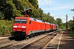 Am 27.08.2015 bespannte die frisch hauptuntersuchte 152 085-7 (LDX/24.08.2015) einen Lokzug, in dem die Wagenloks 185 181-5, 185 367-0 und MRCE/DB Schenker ES 64 F4-455 (5 170 029-0) überführt wurden, als sie durch den Hp Etterzhausen gen Nürnberg fuhr.