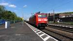  Die 152 002-2 mit einem Güterzug von Köln kommend durch Königswinter richtung Koblenz.
