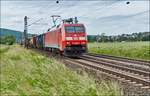 152 089-9 ist mit einen gemischten Güterzug bei Reilos am 08.06.2017 unterwegs.