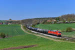 152 057 mit einem Kesselzug am 18.04.2018 bei Edlhausen.