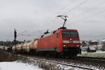 152 151 bespannte am 3. Januar 2019 einen gemischten Güterzug, mit dem sie hier das Einfahrsignal von Westerstetten passiert. 