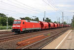 Schüttgutzug mit 152 157-4 DB durchfährt den Bahnhof Schwarzenbek auf der Bahnstrecke Berlin–Hamburg (KBS 100) Richtung Hamburg.