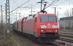 DB Cargo AG [D] mit  152 054-3  [NVR-Nummer: 91 80 6152 054-3 D-DB] und gemischtem Güterzug Richtung Ziltendorf EKO am 09.03.20 Bf.