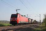 Mit dem EZ 51954 (Basel Bad Rbf - Mannheim Rbf) fuhr am späten Nachmittag des 16.04.2020 die 152 105-3 nördlich von Hügelheim über die Rheintalbahn durchs Makrgräflerland in Richtung Freiburg (Breisgau).