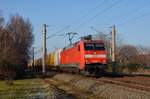 152 011 führte am 10.01.21 den DHL-Containerzug von Großbeeren nach Frankfurt(M) durch Greppin Richtung Bitterfeld.