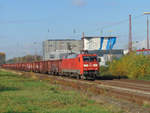 152 118 fährt mit dem Schrottzug durch Hilden Richtung Köln.