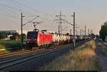 Kessel-Containerzug mit 152 113-7 (Siemens ES64F) unterwegs in Braschwitz Richtung Köthen.