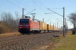 Am 12.03.22 führte 152 126 einen DHL-Containerzug durch Greppin Richtung Dessau. Ziel des Zuges ist Großbeeren.
