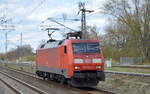 DB Cargo AG [D] mit  152 075-8  [NVR-Nummer: 91 80 6152 075-8 D-DB] am 11.04.22 Durchfahrt Bf. Berlin Hohenschönhausen.
