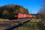 152 004 DB Cargo mit einem Containerzug bei Postbauer-Heng Richtung Nürnberg, 02.03.2021