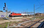 152 049-3 (Siemens ES64F) trifft gleich mit Kesselwagen in der Zugbildungsanlage (ZBA) Halle (Saale) ein und wurde zuvor noch auf Höhe des Bahnsteigs 12/13 von Halle (Saale)Hbf verewigt.

🧰 DB Cargo
🕓 6.4.2023 | 17:02 Uhr