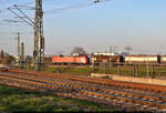 Während der Güterverkehr auf den beiden vorderen Gleisen ruht, rollt auf der Leipziger Strecke in Halle (Saale) ein Kesselzug mit 152 084-0 (Siemens ES64F) auf die Zugbildungsanlage (ZBA)
