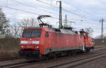 DB Cargo AG, Mainz mit ihrer  152 041-0  (NVR:  91 80 6152 041-0 D-DB ) mit der  363 163-7  (NVR:  98 80 3363 163-7 D-DB ) am Haken Richtung Rbf.