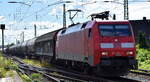 DB Cargo AG, Mainz mit ihrer 152 158-2  [NVR-Nummer: 91 80 6152 158-2 D-DB]  und einem gemischten Güterzug am 13.06.24 Höhe Bahnhof Magdeburg-Neustadt.