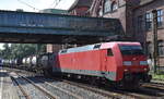 DB Cargo AG, Mainz mit ihrer  152 020-4  [NVR-Nummer: 91 80 6152 020-4 D-DB] und einem Tankcontainerzug Richtung Hamburger Hafen am 19.07.24 Höhe Bahnhof Hamburg-Harburg.