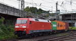 DB Cargo AG, Mainz mit ihrer  152 127-7  [NVR-Nummer: 91 80 6152 127-7 D-DB] verlässt mit einem Containerzug den Hamburger Hafen am 19.07.24 Höhe Bahnhof Hamburg Harburg.
