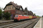 DB 152 072-5 mit einem Containerwagenzug Richtung Bebra, am 26.07.2024 in Eichenberg.