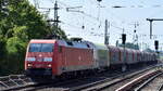 DB Cargo AG, Mainz mit ihrer  152 002-2  [NVR-Nummer: 91 80 6152 002-2 D-DB] und einem Coilzug Richtung Frankfurt/Oder am 21.07.24 Höhe Bahnhof Berlin Hirschgarten.