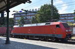 DB Cargo AG, Mainz mit ihrer  152 105-3  [NVR-Nummer: 91 80 6152 105-3 D-DB] und einem Containerzug Richtung Hamburger Hafen am 30.07.24 Höhe Bahnhof Hamburg Harburg.