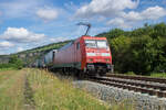 152 059-2 ist am 17.07.2024 mit einem Aufliegerzug in Richtung Süden unterwegs,gesehen bei Thüngersheim.