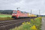 152 038-6 ist am 12.09.2024 mit einem DHL-Zug in Richtung Süden bei Kerzell unterwegs.