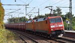 DB Cargo AG, Mainz mit der Doppeltraktion  152 053-5  [NVR-Numm ber: 91 80 6152 053-5 D-DB] +   152 090-7  [NVR-Nummer: 91 80 6152 090-7 D-DB] und dem Erzzug (leer) aus Ziltendorf EKO Richtung Hamburg am 17.10.24 Höhe Bahnhof Werder (Havel).