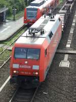DB Lok 152 023-8 fhrt durch Duisburg-Entenfang