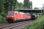 152 085 mit 140 024 und einem Gterzug in Hannover Limmer am 27.07.2010