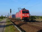 152 166-5 zieht am 21.09.2011 einen Containerzug  durch Wiesental

