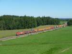 Eine DB Railion 152 zieht einen Containerzug aus Salzburg weiter in Richtung Mnchen.
bersee, 09.10.11.