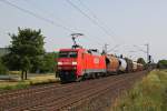 152 057 mit einem gemischten Gterzug am 30.06.2012 bei Thngersheim.