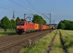 152 160 mit einem Containerzug am 02.06.2012 unterwegs bei Thngersheim.