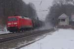 152 020 mit Kesselwagenzug am 15.02.2013 in Aling. 