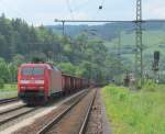 152 078-2 zieht am 08. Juni 2013 einen gemischten Gterzug in den Bahnhof Probstzella.