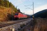 152 123 DB Schenker mit gemischten Güterzug am 31.12.2013 bei Steinbach am Wald gen Kronach. 