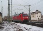 152 110-3 verlässt am 31. Januar 2014 mit einem gemischten Güterzug den Bahnhof Kronach in Richtung Lichtenfels.