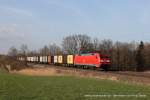 152 099-8 (DB Schenker) mit einem Containerzug in Hilperting, 27.