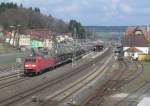 152 106-1 zieht am 26. März 2014 einen Militärzug durch Kronach in Richtung Lichtenfels.