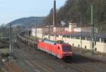 152 156-6 zieht am 28. März 2014 einen Langschienenzug durch Kronach in Richtung Saalfeld.