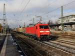 Die 152 156 mit einem KLV-Zug am 01.12.2012 bei der Durchfahrt am Heimeranplatz (München).